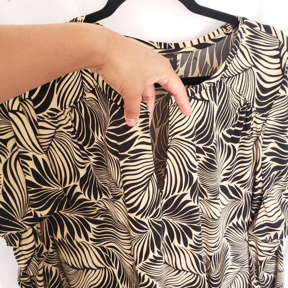 Lane Bryant Beige n Black Plant Pattern Stretchy V Neck Blouse Size 26/28 - Picture 9 of 12